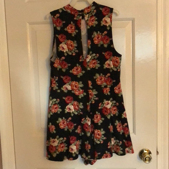 SUPER soft rose-printed high neck romper! - Picture 4 of 5